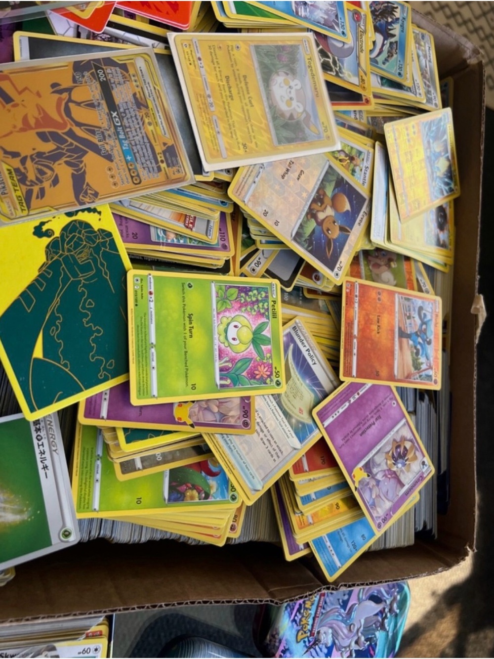 Pokémon go Trading Card Game Mixed Lot - Assorted Colors